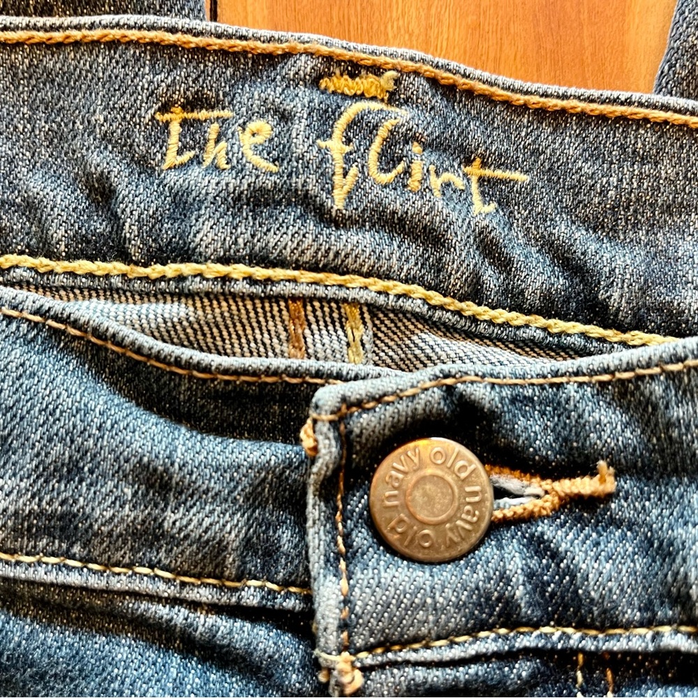 Old Navy The Flirt Bootcut Jeans Women's Sz 14S Blue 5-Pocket Low Rise, Raw Hem - Picture 6 of 9